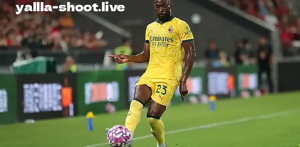ميلان يفتح مفاوضات تجديد عقد فيكايو توموري وسط اهتمام أندية الدوري الإنجليزي، والمدافع يؤكد أهميته بخوض 184 مباراة بقميص الروسونيري.